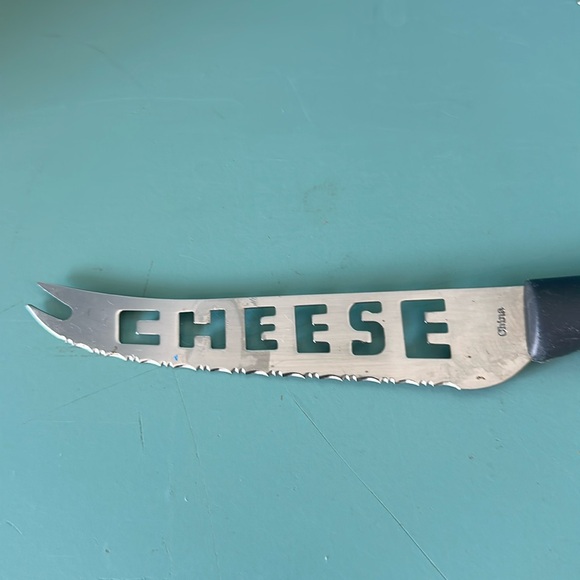 # 2 Knives 1 For Tomato 1 For Cheese great in a charcuterie board - Picture 4 of 5